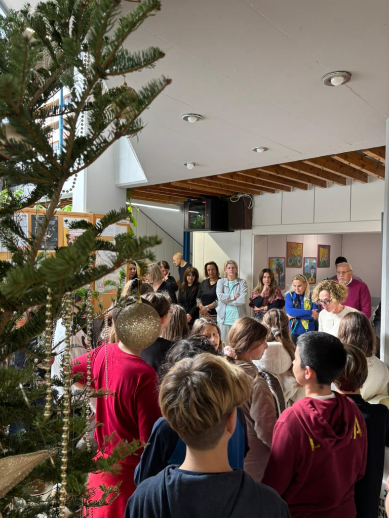 Κάλαντα και γιορτινές μελωδίες στο Δημαρχείο από το 1ο Δημοτικό Κηφισιάς «Γεώργιος Δροσίνης»