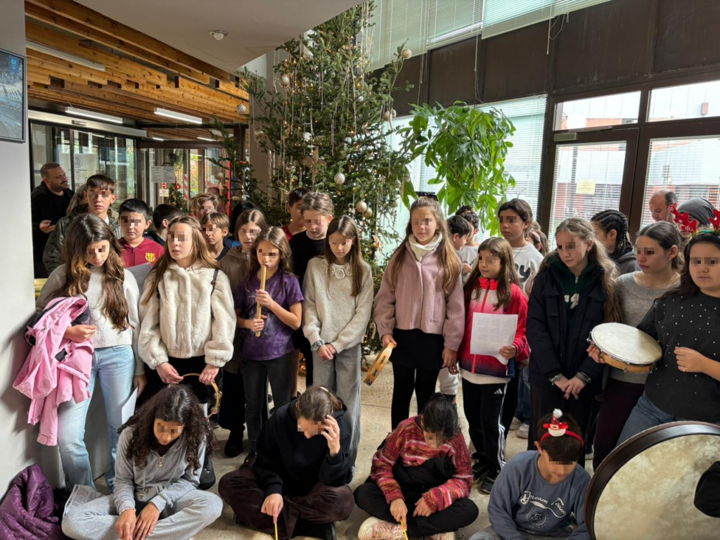 Κάλαντα και γιορτινές μελωδίες στο Δημαρχείο από το 1ο Δημοτικό Κηφισιάς «Γεώργιος Δροσίνης»
